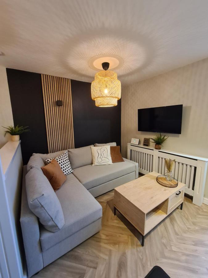 Modern 1 Bed Apartment Next To Beach And Golf Course Llanelli Bagian luar foto