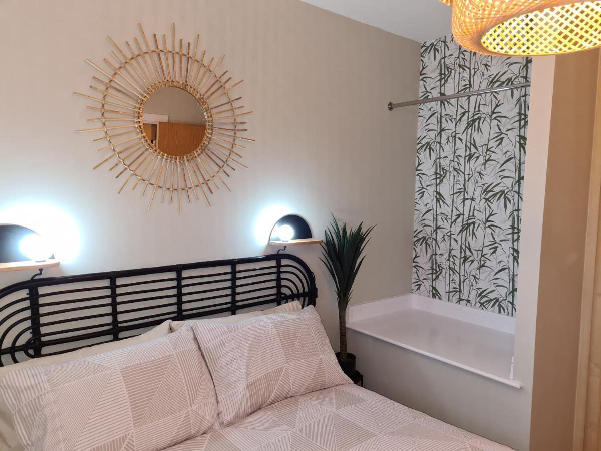 Modern 1 Bed Apartment Next To Beach And Golf Course Llanelli Bagian luar foto