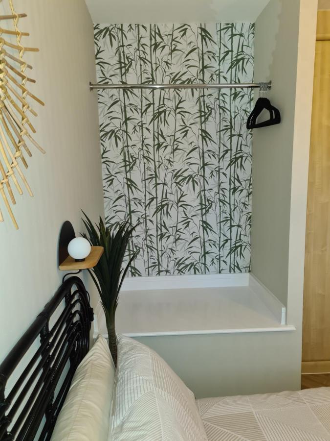 Modern 1 Bed Apartment Next To Beach And Golf Course Llanelli Bagian luar foto