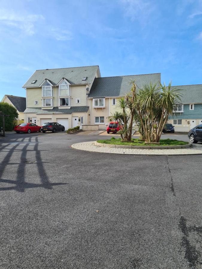 Modern 1 Bed Apartment Next To Beach And Golf Course Llanelli Bagian luar foto