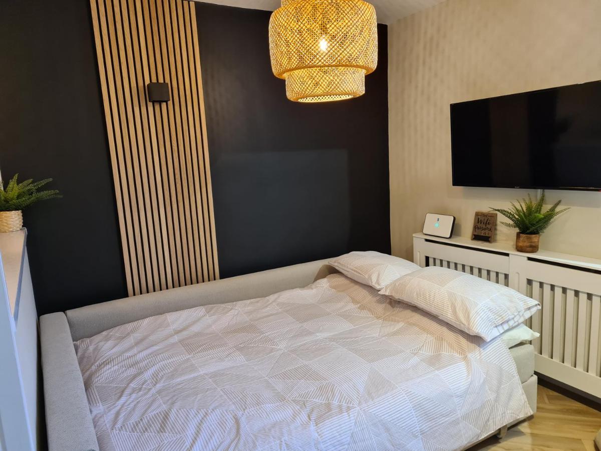 Modern 1 Bed Apartment Next To Beach And Golf Course Llanelli Bagian luar foto