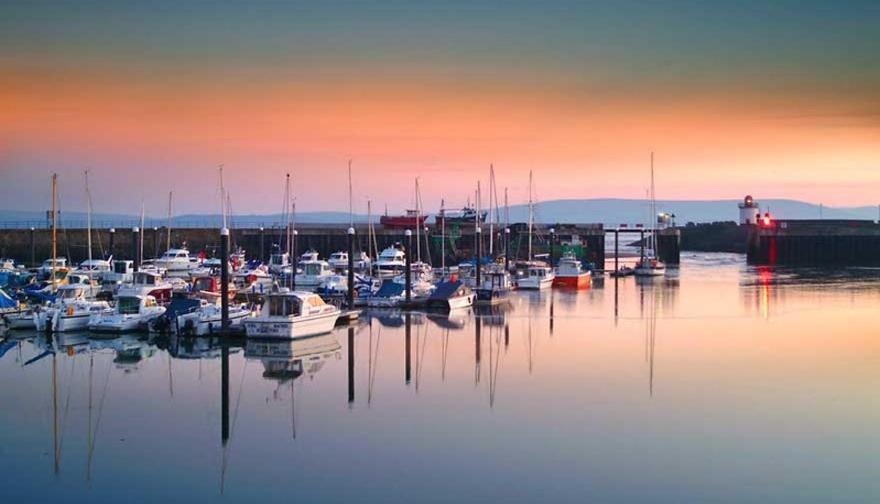 Modern 1 Bed Apartment Next To Beach And Golf Course Llanelli Bagian luar foto